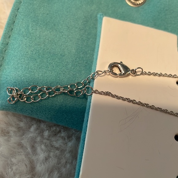 Gorgeous silver colour necklace with crystals - Picture 8 of 11